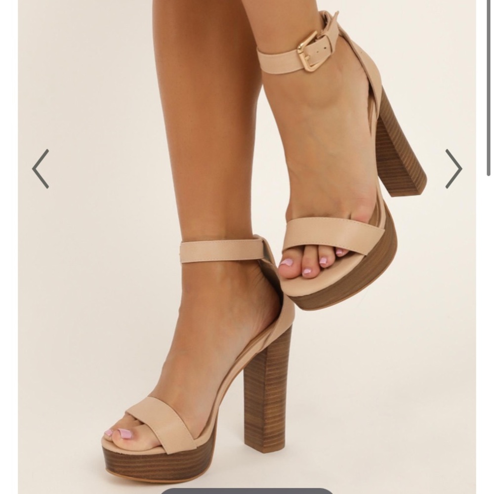 Never worn Billini tan egypt heels